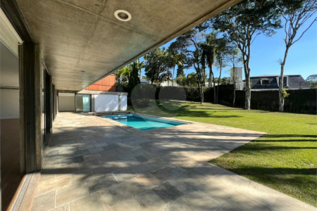 Sobrado para alugar com 5 quartos, sendo 4 suítes, em Jardim Everest, São Paulo, SP