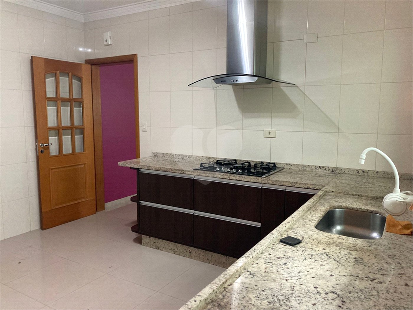 Sobrado à venda com 3 quartos, sendo 1 suíte, em Vila Constança, São Paulo, SP