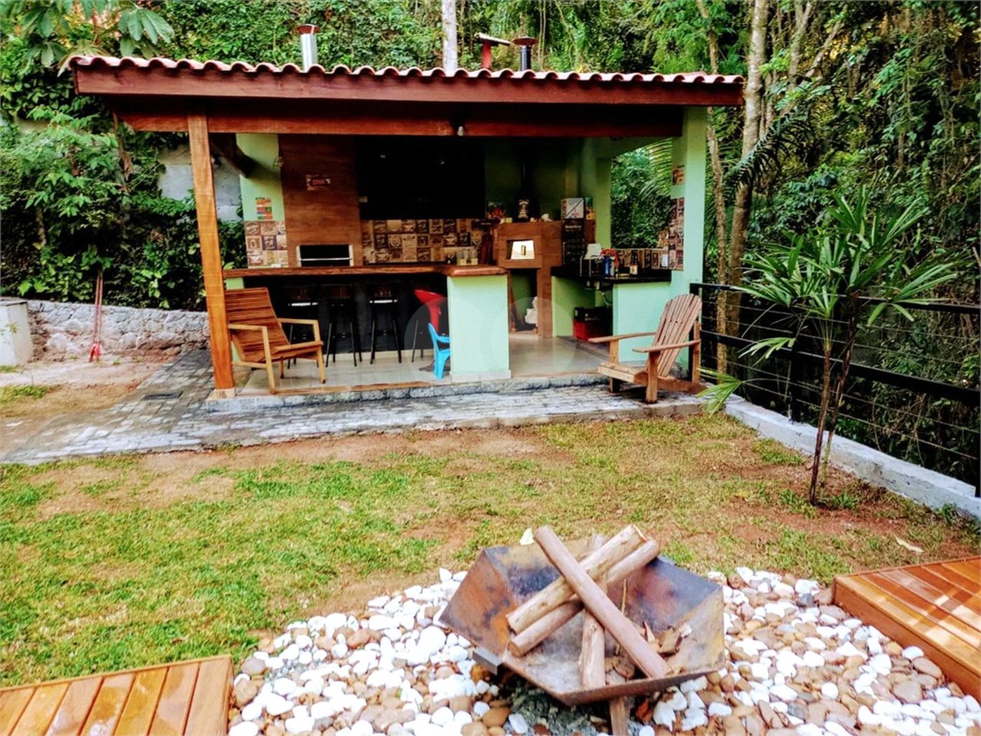 Casa à venda ou para alugar com 5 quartos, sendo 4 suítes, no condomínio Associação Reserva das Hortênsias, Mairiporã - SP