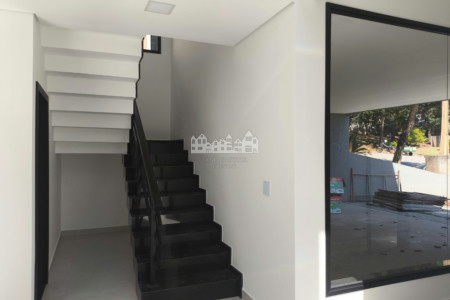 Casa à venda com 5 quartos, sendo 3 suítes, no condomínio Figueira Garden, Atibaia - SP