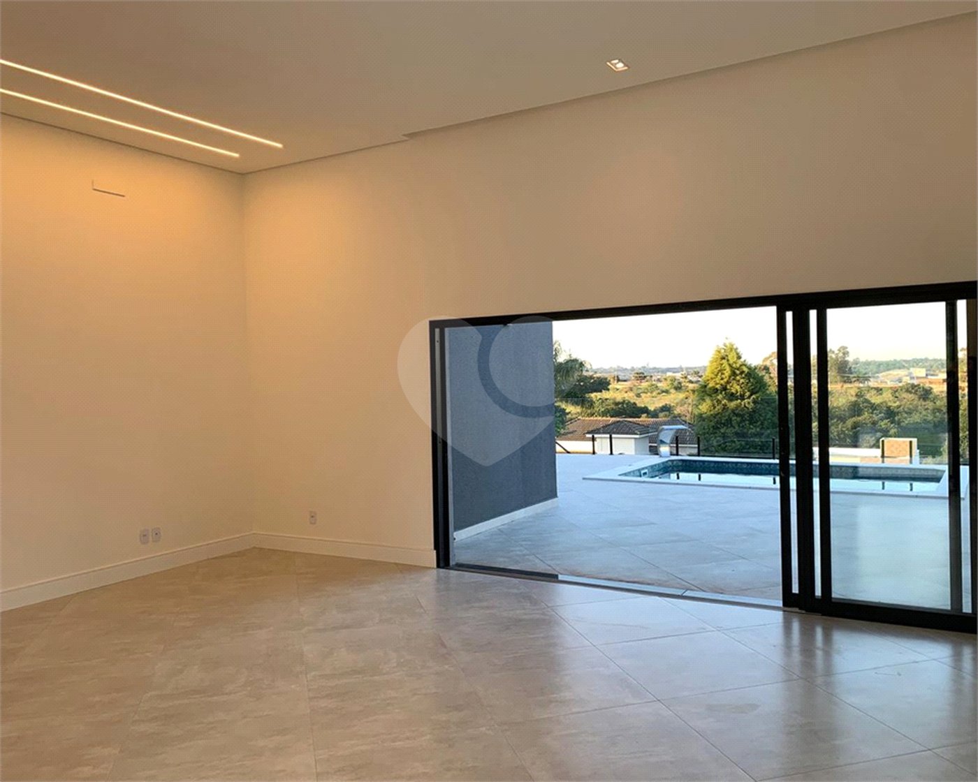Casa à venda com 3 suítes no condomínio Village Ipanema I, Araçoiaba da Serra - SP