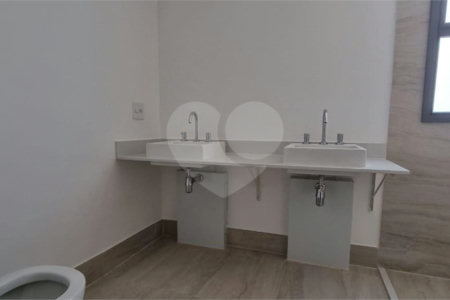 Apartamento à venda com 3 suítes em Moema, São Paulo, SP