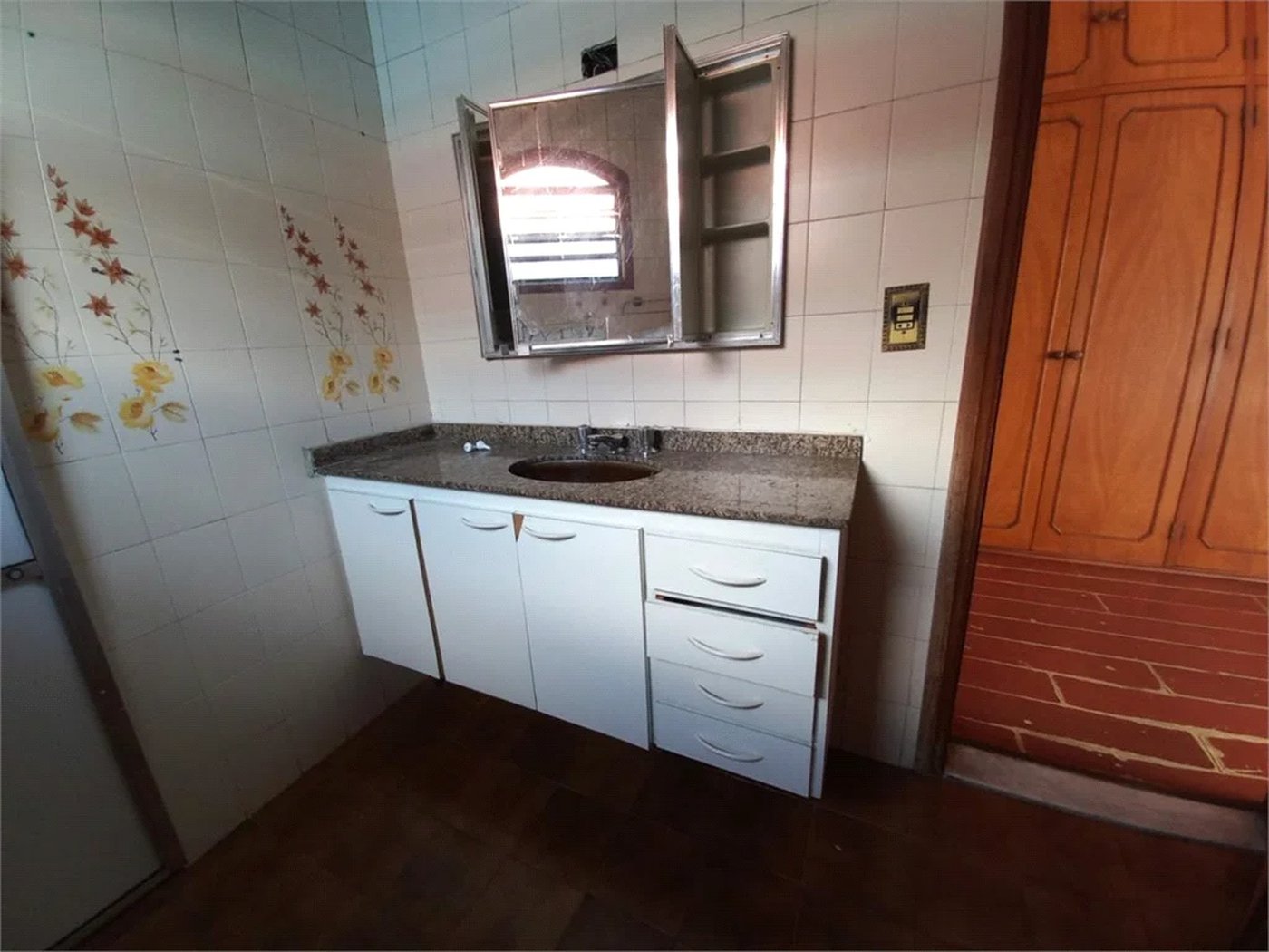 Casa à venda com 3 quartos, sendo 1 suíte, em Jardim das Vertentes, São Paulo, SP