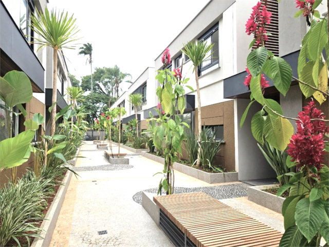 Casa à venda com 4 suítes no condomínio Venezia, São Paulo - SP