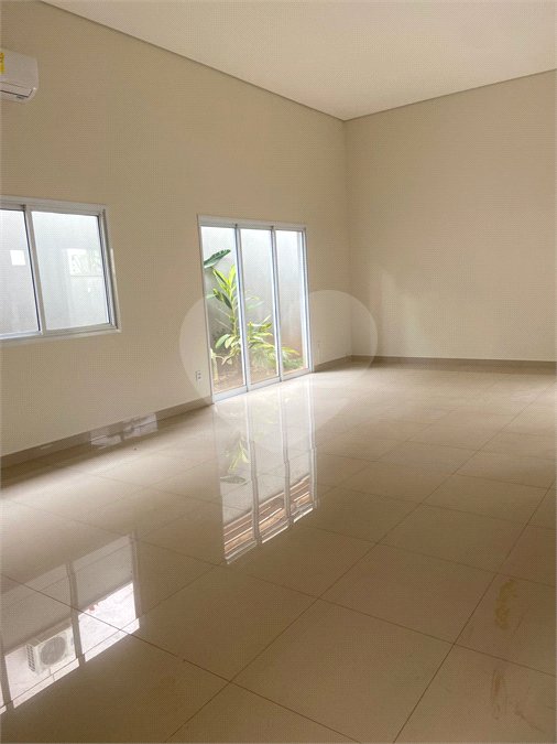 Casa à venda ou para alugar com 3 suítes no condomínio Portal das Tipuanas, Araraquara - SP