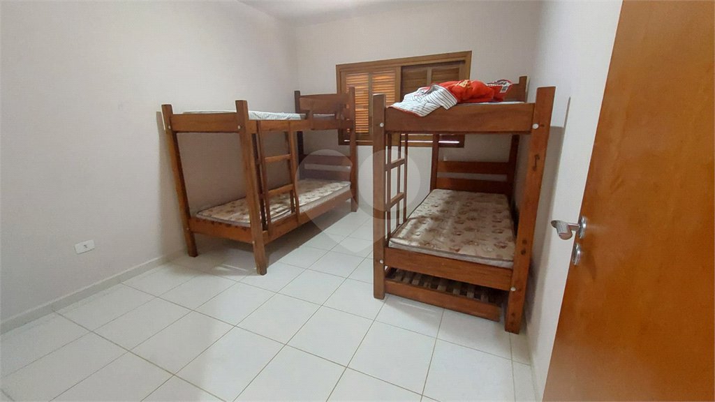 Casa à venda com 4 quartos, sendo 1 suíte, no condomínio Marf II, Bom Jesus dos Perdões - SP