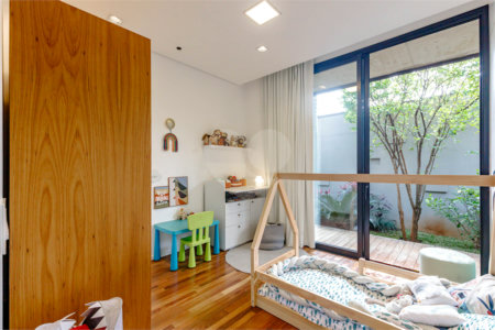 Casa à venda com 6 quartos, sendo 2 suítes,  em Santo Amaro, São Paulo, SP