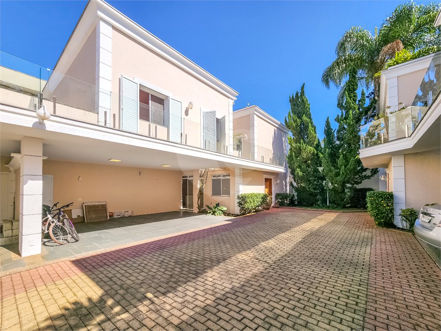 Casa à venda com 4 quartos, sendo 2 suítes, no condomínio Stephanie, São Paulo - SP