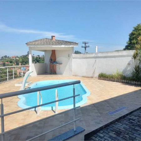 Casa à venda com 4 quartos, sendo 2 suítes,  no condomínio Jardim Imperador, Igaratá - SP