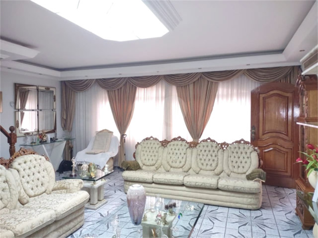Casa à venda com 3 quartos, sendo 1 suíte,  no condomínio Vila Paiva, São Paulo - SP
