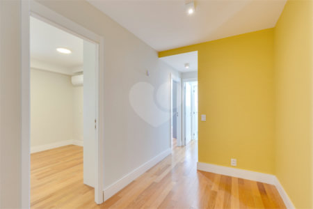 Apartamento à venda com 3 quartos, sendo 2 suítes, em Santo Amaro, São Paulo, SP