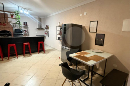 Sobrado à venda com 6 quartos, sendo 2 suítes, em Vila Áurea, Poá, SP