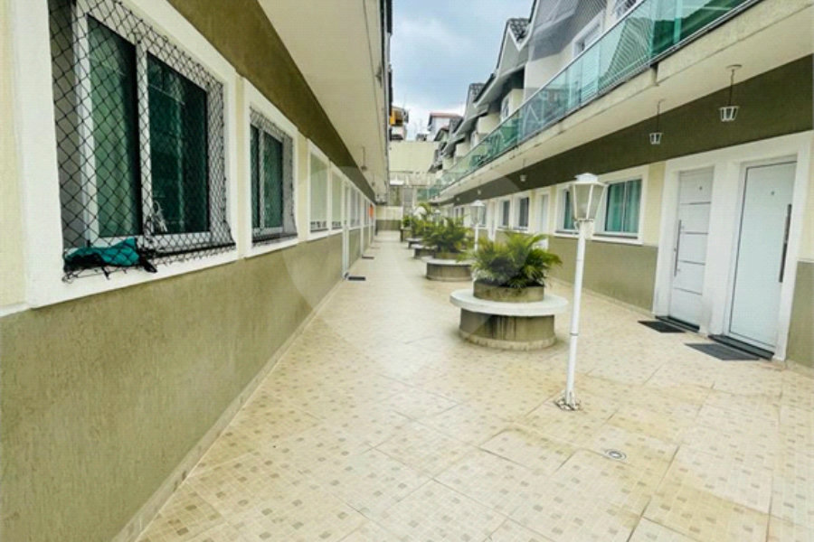 Casa à venda com 3 quartos, sendo 1 suíte,  no condomínio Rafaela I, São Paulo - SP