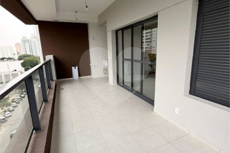 Apartamento à venda com 3 quartos, sendo 1 suíte, em Alto da Boa Vista, São Paulo, SP