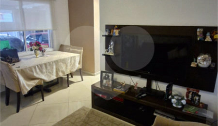Sobrado à venda com 2 suítes em Vila Constança, São Paulo, SP