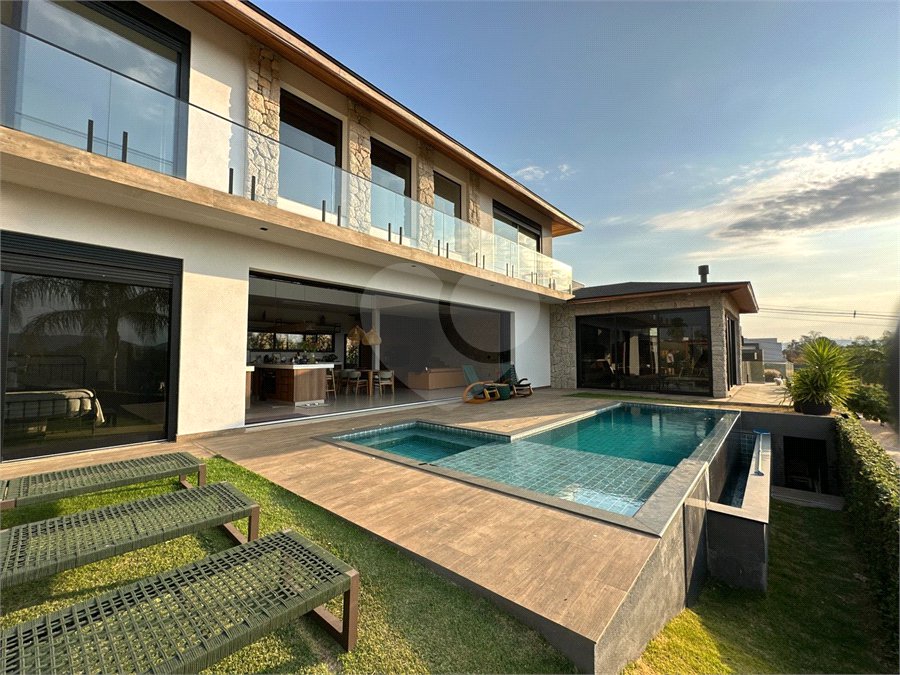 Casa Térrea à venda ou para alugar com 3 suítes em Jardim Leonor, Itatiba, SP