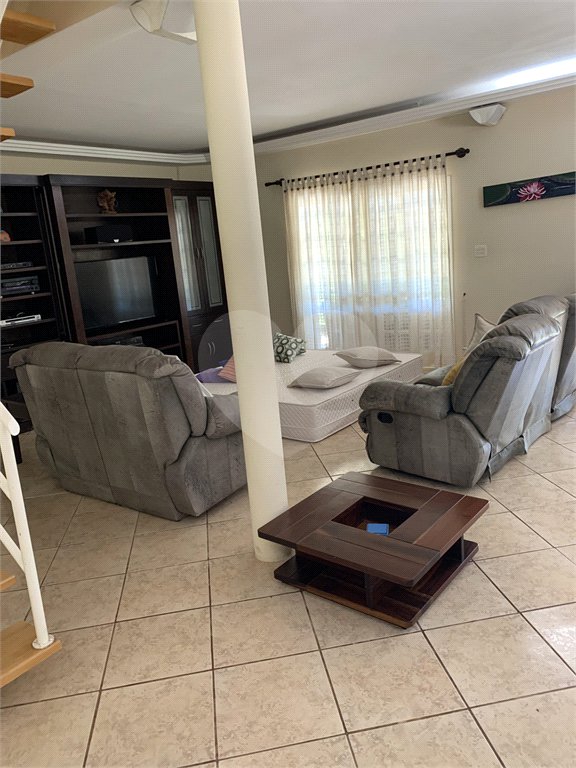 Casa à venda com 5 quartos, sendo 2 suítes, no condomínio Capela do Barreiro, Itatiba - SP