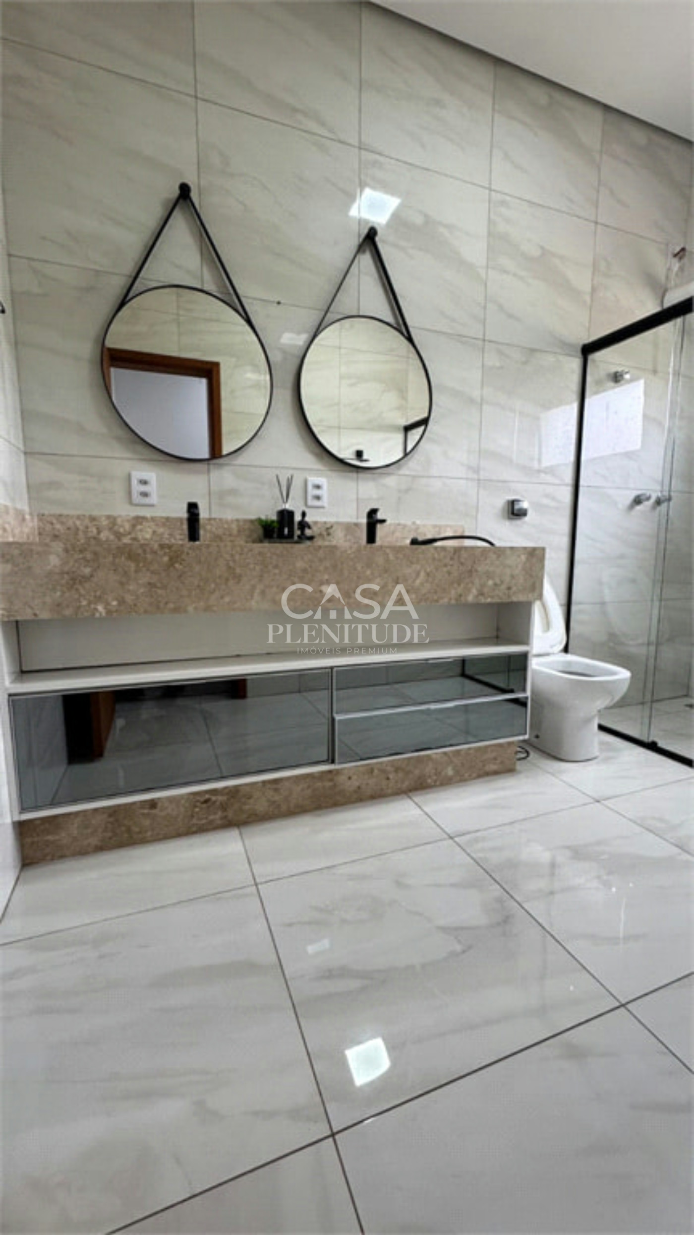 Casa em condomínio à venda ou para alugar com 5 quartos, sendo 3 suítes, no Centro, Piedade, SP