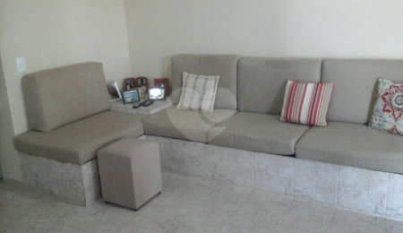 Casa de Vila à venda com 4 quartos, sendo 1 suíte,  em Vila Nivi, São Paulo, SP