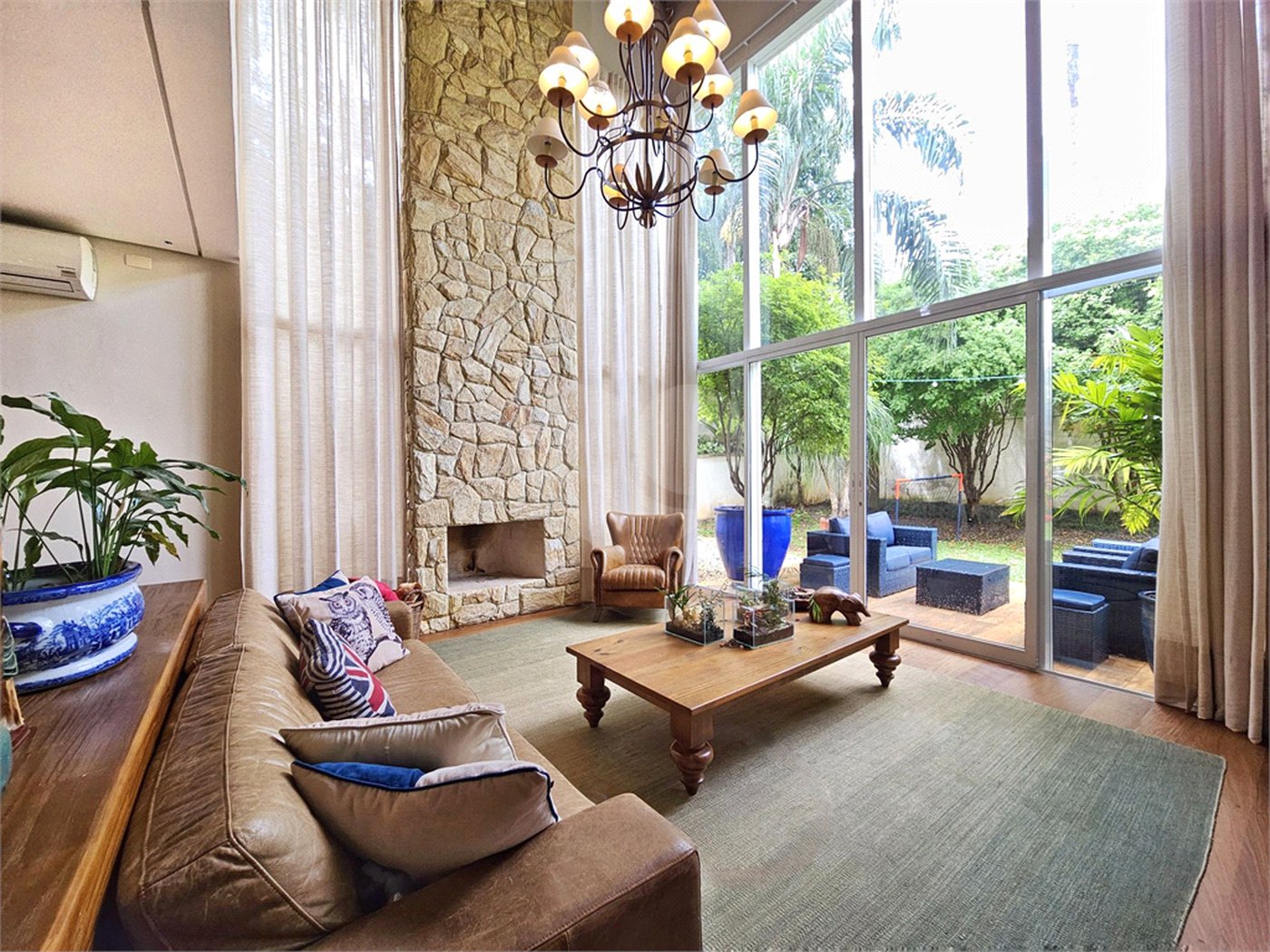 Casa à venda com 4 suítes no condomínio Ville Courchevel, São Paulo - SP