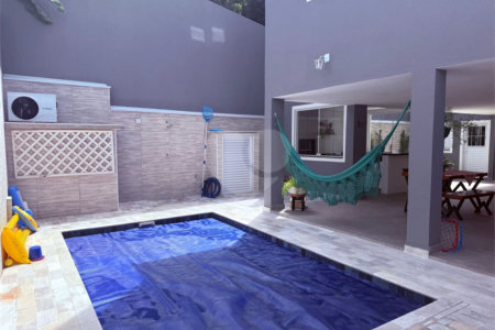Sobrado à venda com 4 quartos, sendo 2 suítes, em Vila Santo Antônio, Cotia, SP