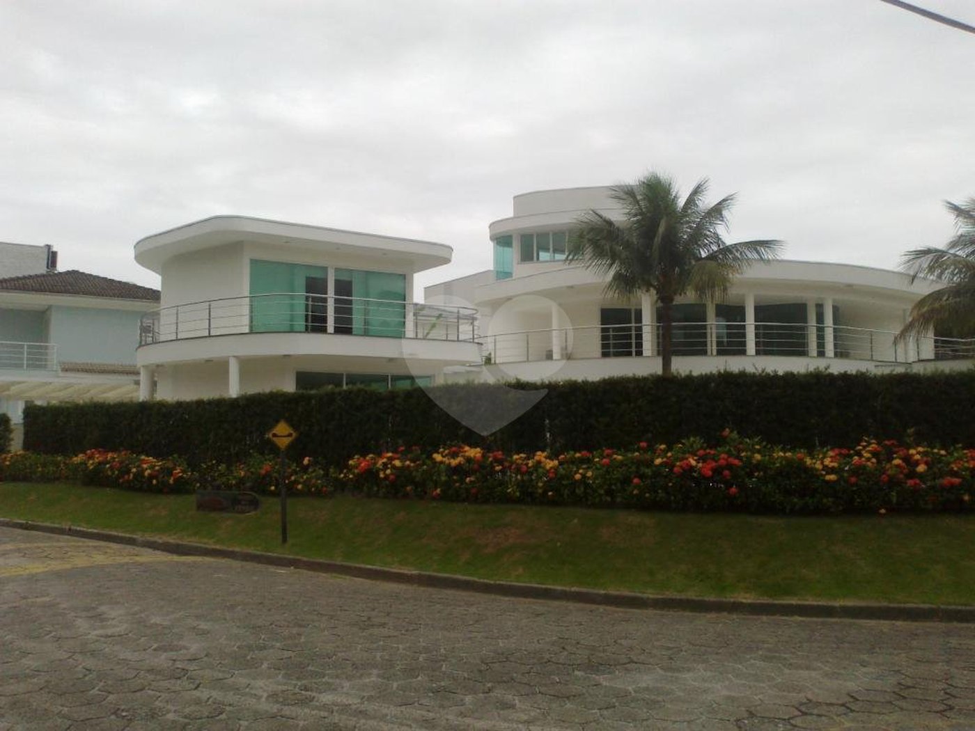 Sobrado à venda com 5 suítes em Enseada, Bertioga, SP