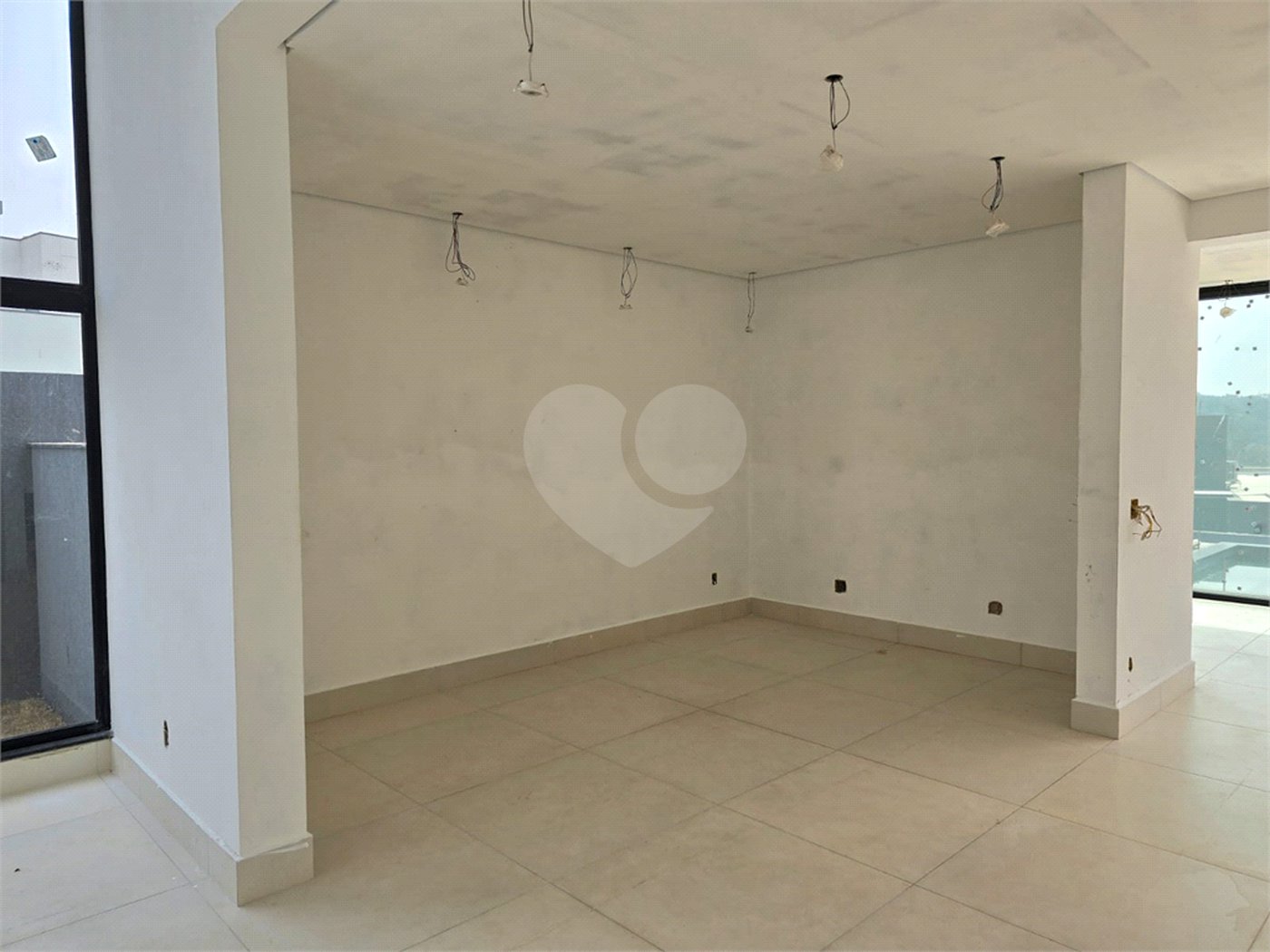 Casa à venda com 4 quartos, sendo 3 suítes, no condomínio Alphaville Nova Esplanada 4, Votorantim - SP