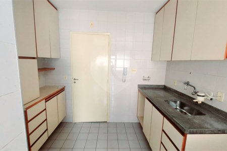Apartamento à venda com 3 quartos, sendo 1 suíte, em Vila Olímpia, São Paulo, SP