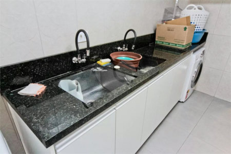 Sobrado à venda com 2 quartos, sendo 1 suíte, em Vila dos Remédios, São Paulo, SP