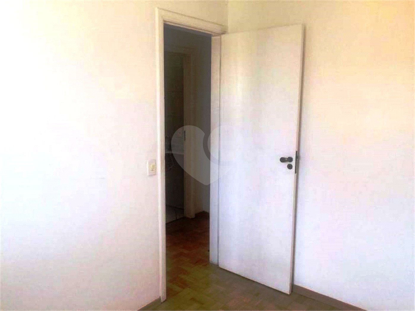 Casa à venda com 3 quartos, sendo 1 suíte, no condomínio Vila das Macieiras, São Paulo - SP