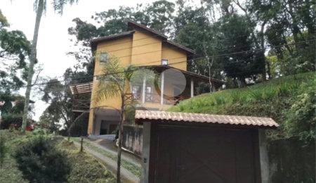 Casa à venda com 4 quartos, sendo 2 suítes, no condomínio Parque Imperial da Cantareira, Mairiporã - SP