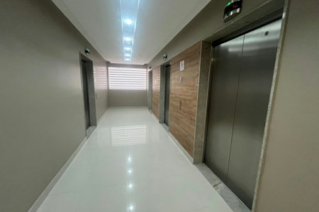 Sala Comercial para Locação Anual no Helbor Offices Santos | Moderna, Mobiliada e Pronta para Uso