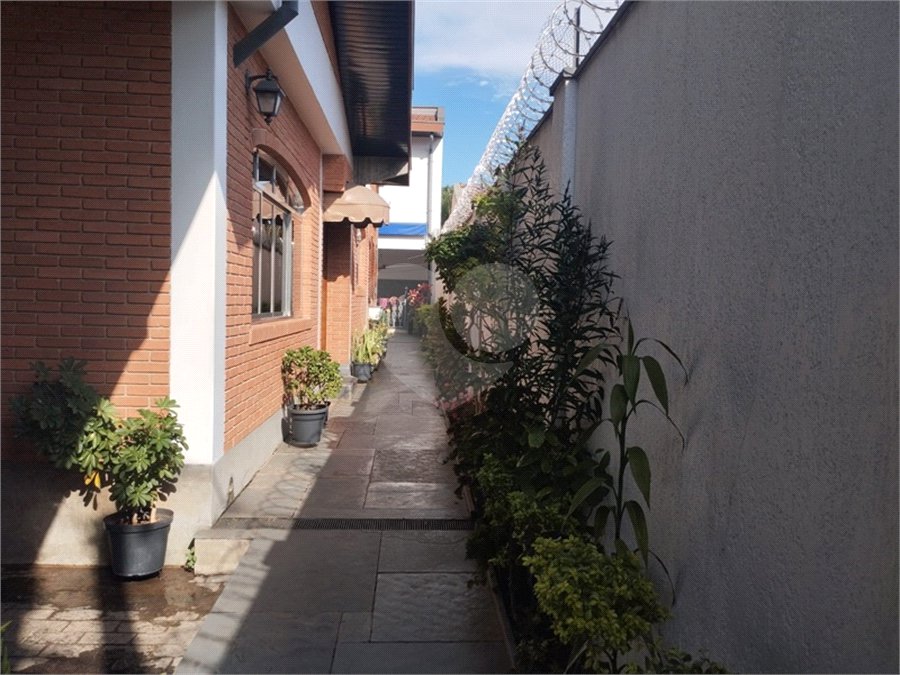 Sobrado à venda com 4 quartos, sendo 1 suíte, em Tremembé, São Paulo, SP