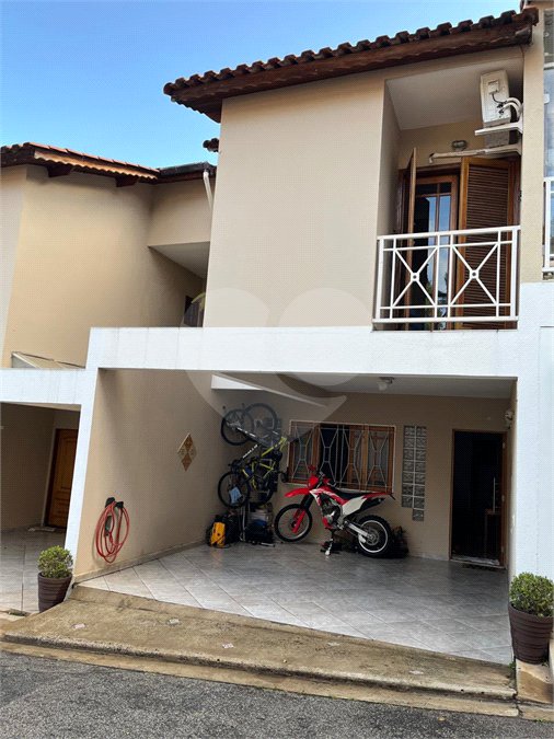 Casa à venda com 3 quartos, sendo 2 suítes, no condomínio Palmas, São Paulo - SP