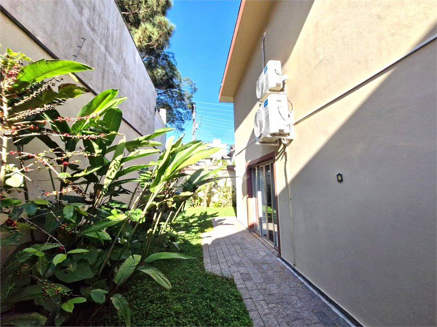 Casa à venda com 4 quartos, sendo 1 suíte, em Alto da Boa Vista, São Paulo, SP