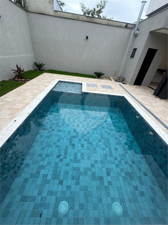 Casa à venda com 5 quartos, sendo 4 suítes, no condomínio Grand Park, Rio de Janeiro - RJ