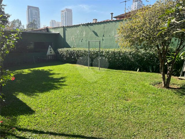 Casa Térrea para alugar com 5 quartos, sendo 2 suítes,  em Brooklin Paulista, São Paulo, SP