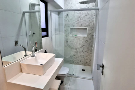 Casa à venda com 8 quartos, sendo 6 suítes,  no condomínio Acapulco, Guarujá - SP