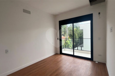 Casa à venda com 3 suítes no condomínio Village Itaguaçu, Atibaia - SP