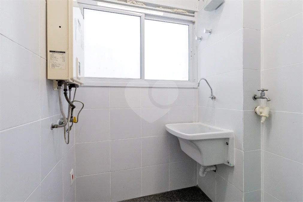 **Apartamento reformado em Higienópolis | 75 m² | 2 dormitórios | 2 banheiros | 1 vaga**