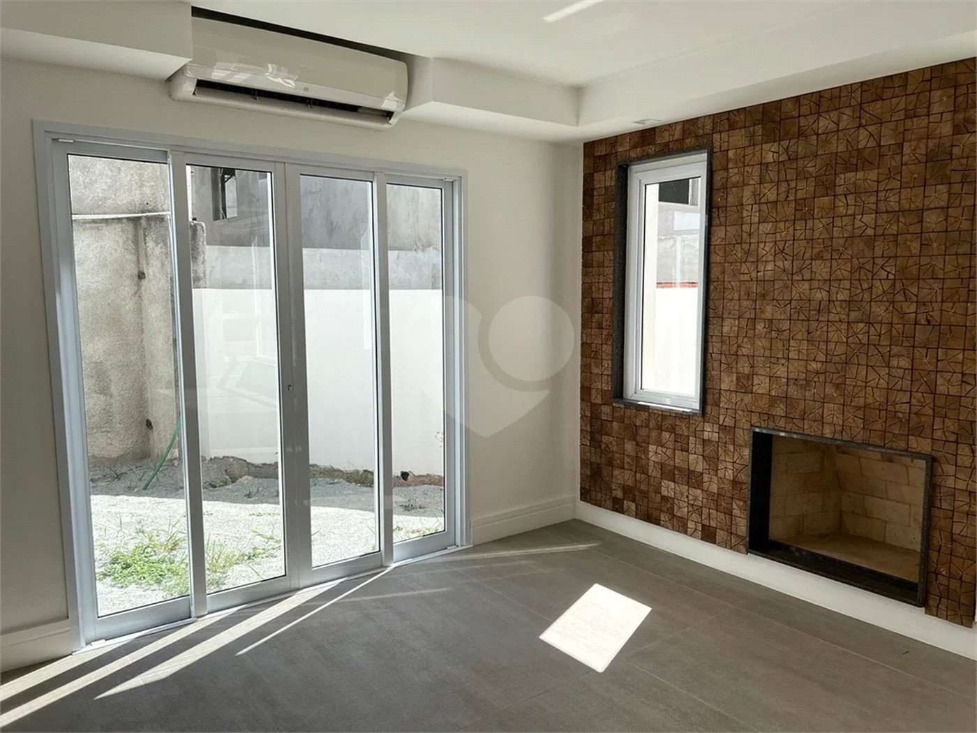 Residencial Tremembe Casa Linda - 255 mts - 04 dormit sendo 02 suites , 5 wcs - 04 vagas