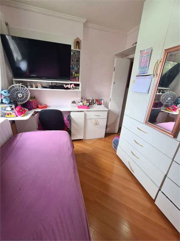 Apartamento com 3 dormitórios, sendo 1 suíte.