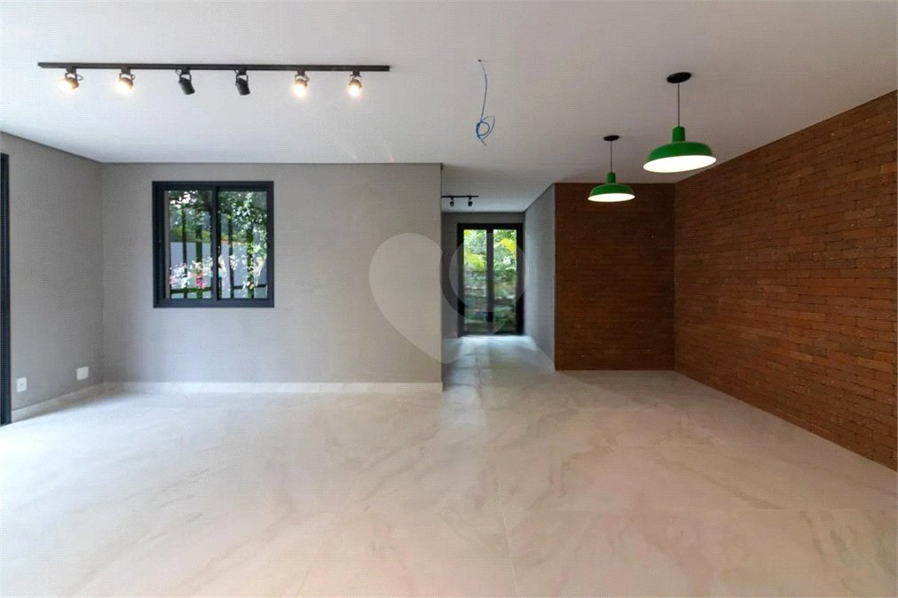 Apartamento à venda com 3 quartos, sendo 2 suítes, em Moema, São Paulo, SP
