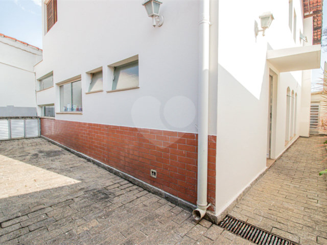 Sobrado à venda com 4 quartos, sendo 1 suíte,  em Alto da Boa Vista, São Paulo, SP