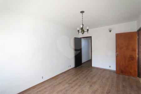 Casa à venda com 3 quartos, sendo 1 suíte, em Vila Vianelo, Jundiaí, SP