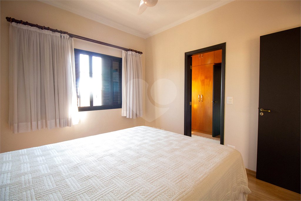 Sobrado à venda com 5 quartos, sendo 3 suítes, no Centro, São Roque, SP