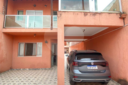 Sobrado à venda com 3 quartos, sendo 1 suíte, em Jardim dos Ipês, Suzano, SP