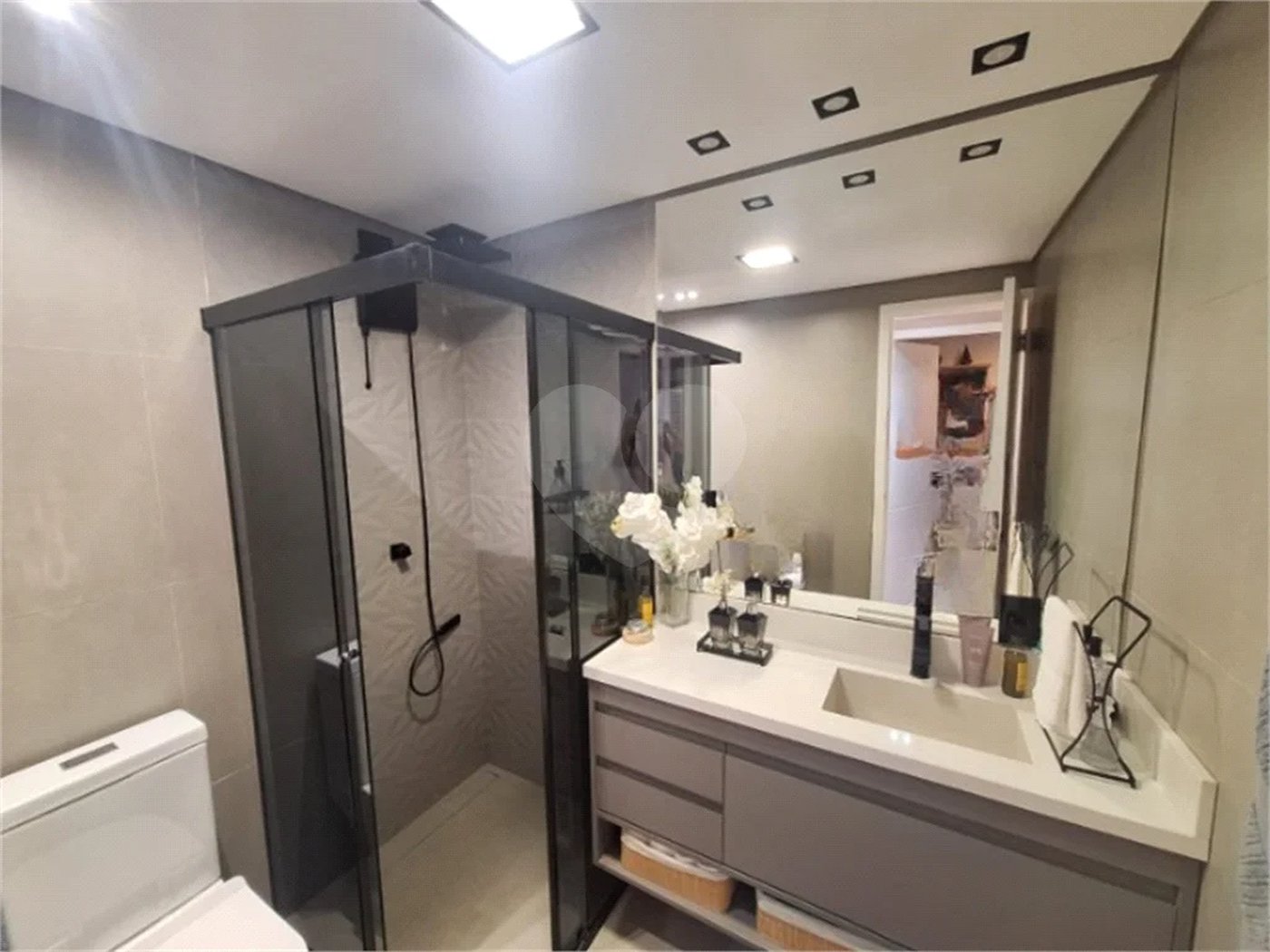 Apartamento totalmente mobiliado com 2 dormitórios, 1 vaga