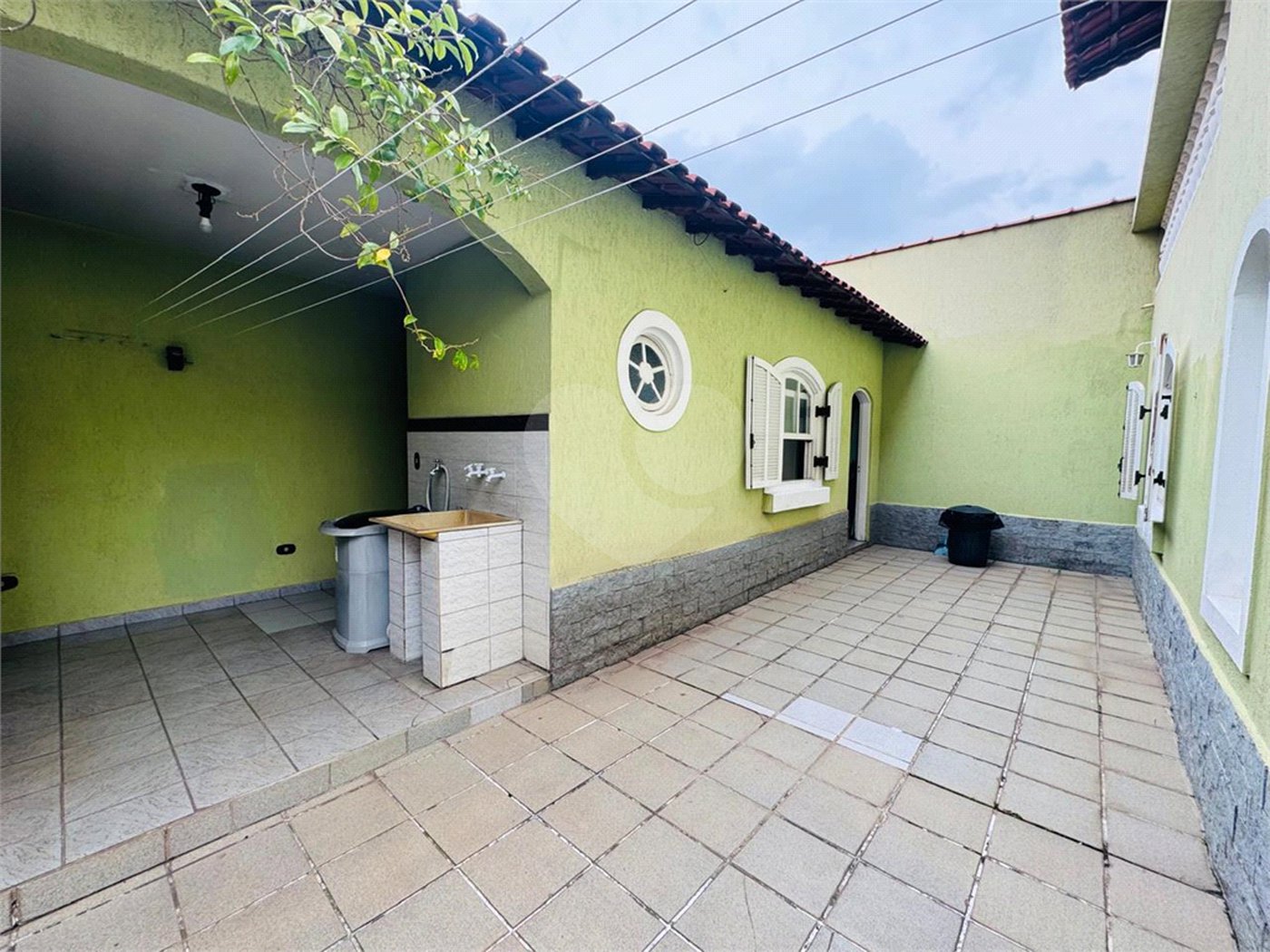 Casa à venda com 4 quartos, sendo 1 suíte,  em Vila Galvão, Guarulhos, SP