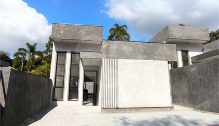 Casa à venda com 3 quartos, sendo 1 suíte, no condomínio Villagio Brasil, Atibaia - SP